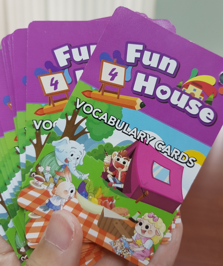 Fun House 4 單字卡 (共56張單字卡+金屬扣環)